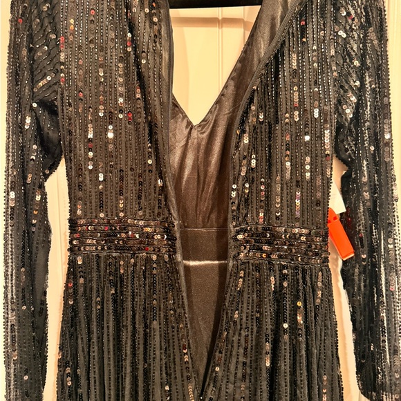 Mac Duggal sequined V neck illusion sleeve A line Gown Size 2 NWT 4977 - Picture 10 of 14